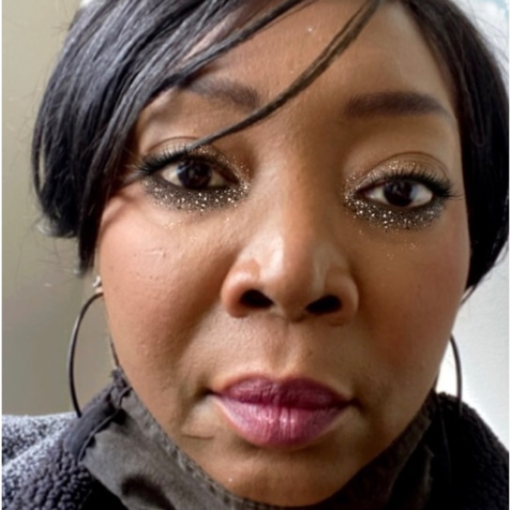 Meet your Posher, Cynthia